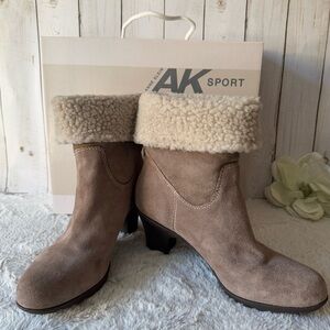 Anne Klein Sport Heward Tan Sherpa Lined Heel Ankle Boots Sz 10